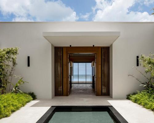 The resort’s aesthetic blends authenticity, nature, luxury and modernity, and has been designed to showcase the sea views