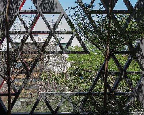 Its facade has been conceived as a “living skin” around the structure and is an interpretation of a traditional jali screen