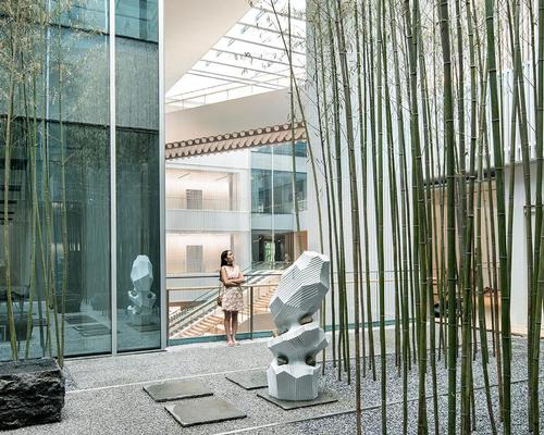 The meditation garden sits on the western side of the building’s second floor. Dotted with vertical, bamboo-like installations, it is naturally lit by a skylight. / Yuzhu Zheng