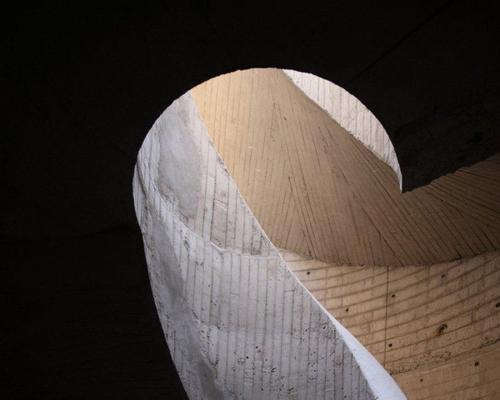 A spiral staircase will lead to a lookout point on top of the sand dune / Xia Zhi