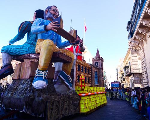 Renzo Piano made a high-profile appearance on a float leading the carnival parade / Valletta 2018/ Jonathan Borg