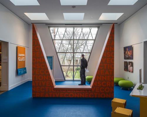 The museum exhibits old and new American art / Ennead Architects