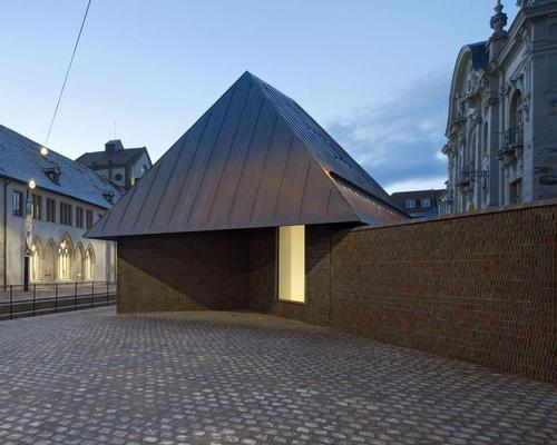 The museum has almost doubled its interior space by creating new underground gallery space / Ruedi Walit