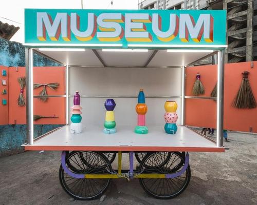 The museum contains a 24ft platform resting on a local metal vendor cart, which transports it around Dharavi
/ Design Museum Dharavi