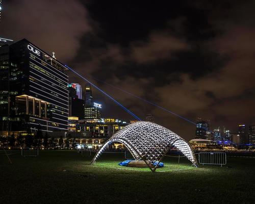 The structure – called Lampshade – is a simple bamboo volume covered with photovoltaic cells / Urban Redevelopment Authority.