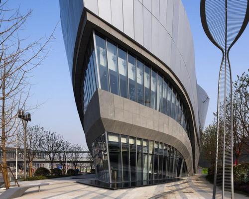 The new gallery, like all the other buildings in the World Centre, has been designed to look like a leaf / Aedas