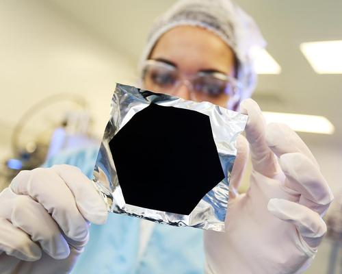 Vantablack S-VIS can be applied to almost any stable material surface using a spray painting process
/ Surrey NanoSystems