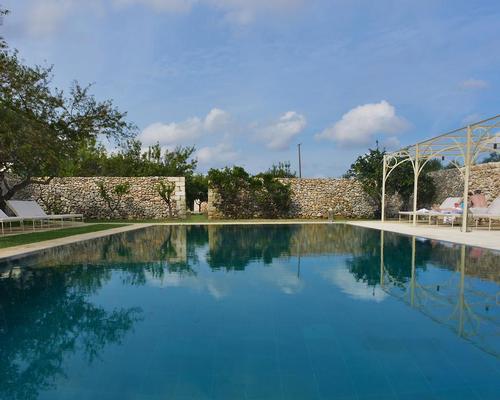 The hotel boasts a large outdoor pool / Masseria Trapana 