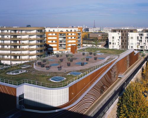 The rooftop has been designed as a 'fifth facade' / Hélène Binet