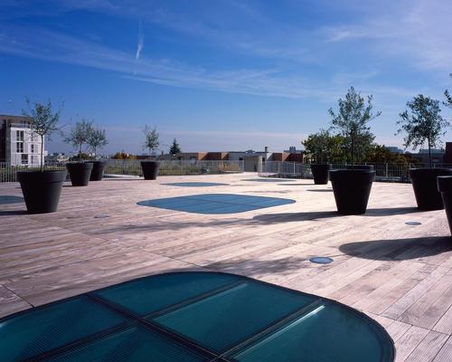 The rooftop terrace includes a space for relaxation / Hélène Binet