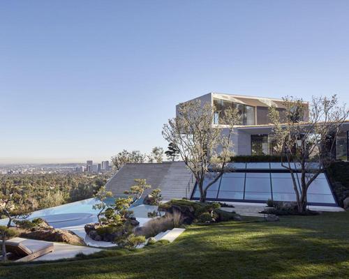 Oppenheim built a luxury stacked home for Hollywood filmmaker Michael Bay / Oppenheim Architecture + Design