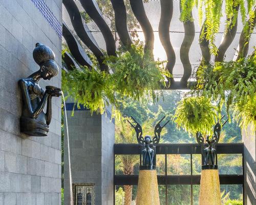 The tropical paradise theme is reflected in the choice of art / St Regis