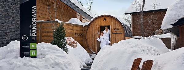 People are encouraged to alternate between hot and cold experiences