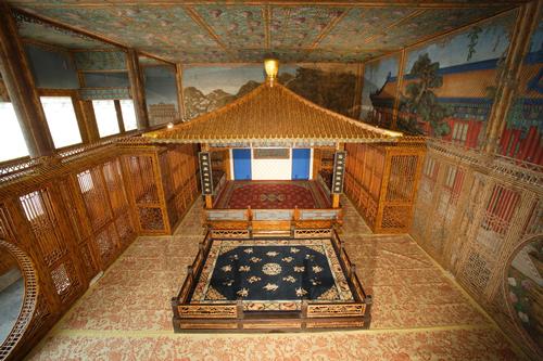 Juanqinzhai theatre room after conservation / WMF