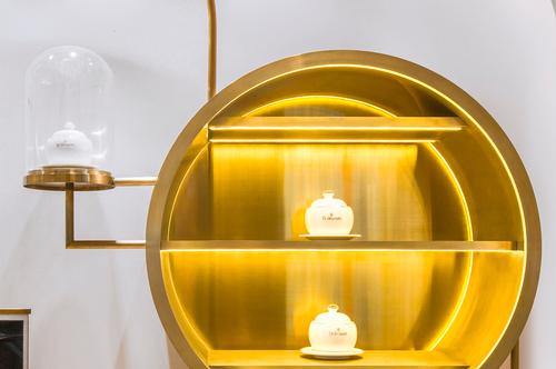 Bird's nest products are displayed in the space 