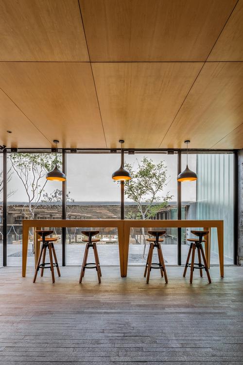 The showroom also has a coffee shop for customers / Grupo Arca
