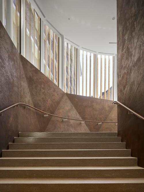 Some elements of the building's interior are configured like origami structures / Roland Halbe