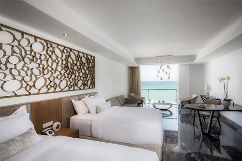 The guesthouse can also sleep up to 12 vacationers 
/ Le Blanc Spa Resort Los Cabos 