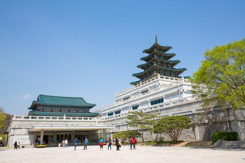 Tourists at the National Folk Museum of Korea: the country wants to build another 140 museums and 46 art galleries in the next five years / Shutterstock