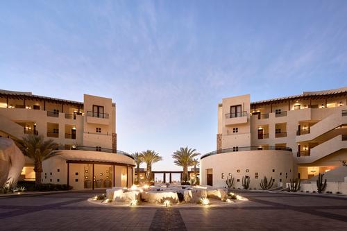 The entrance to the resort / Hilton