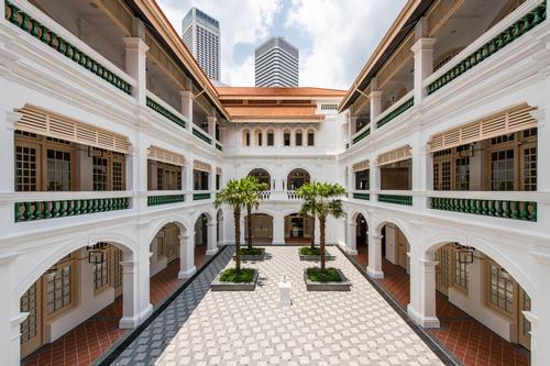 The courtyard at Raffles Singapore / Accor