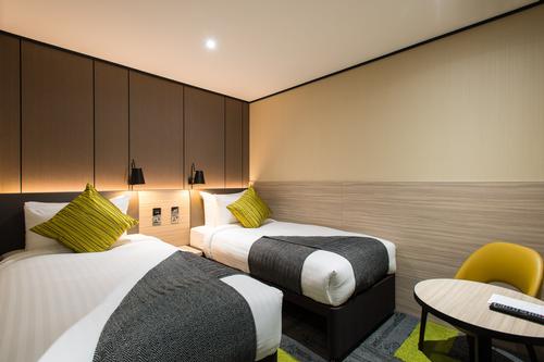 There are single, double and family rooms available / Aerotel