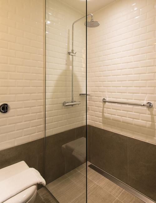 All rooms have power showers and other amenities fitted / Aerotel