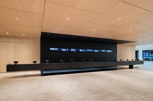 A view of the Eli and Edythe Broad Ticketing Platform / Iwan Baan