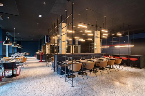 The hotel's open kitchen brasserie has the capacity for up to 82 guests / Naiim de la Lisière