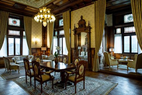 The hotel is furnished to give guests a sense of its 19th-century heritage / Filipe Wiens