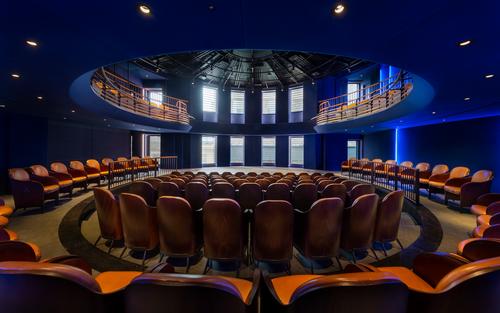 The auditorium allows for scene changes and for different room configurations / SODA Studio