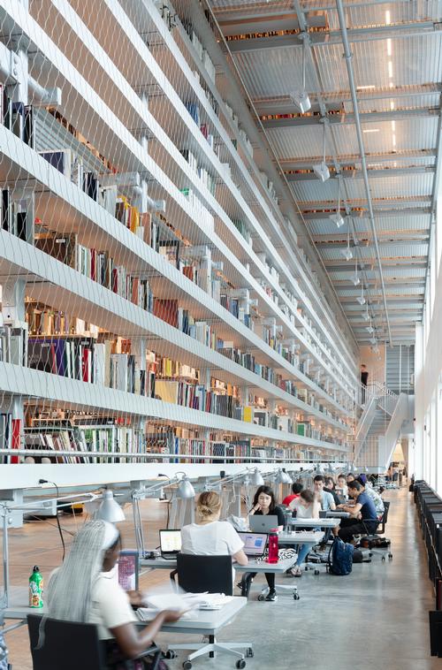 There are also lounge and computing areas, spaces to study and a digital exhibition space / Lukas Schaller