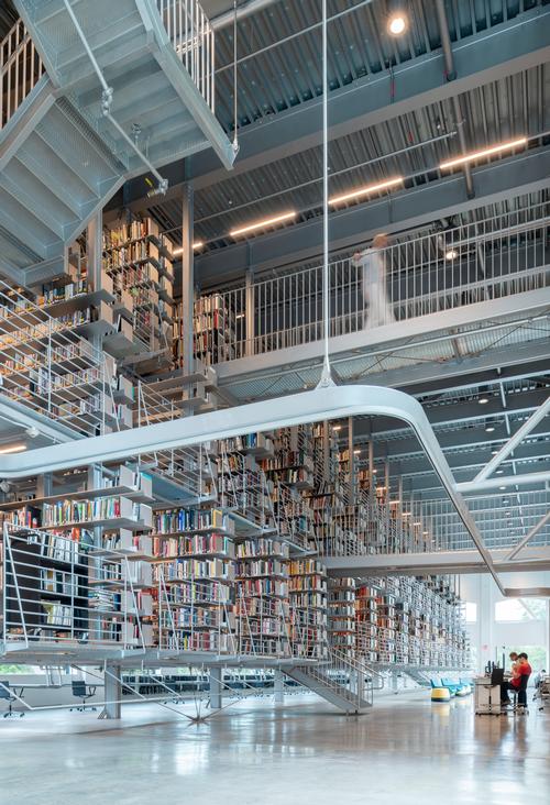 A metal cage-like structure is hung from the ceiling and anchored to the floor / Lukas Schaller