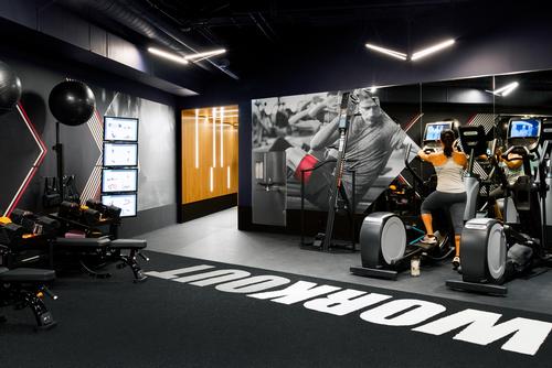 Sporting graphics on the walls reinforce the motivational atmosphere / Rafael Soldi