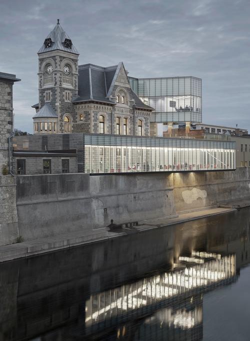 The project combined contemporary additions and design with restored elements of the original building / Tom Arban