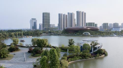 The organic shape is inspired by the Jiaoweiqin musical instrument / Xia Zhi