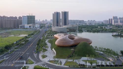 A plaza outside the museum at street-level provides public realm for the area / Xia Zhi