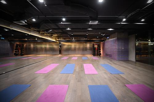 The gym features studios for a variety of different uses / Thanut Sakdanaraseth