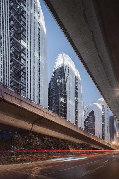 Around the edge of the site are towers inspired by the Himalayan mountains / CreatAR Images