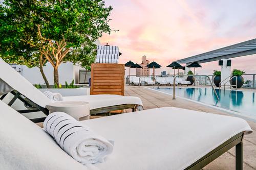 The rooftop pool and sun deck is situated six floors up and provides panoramic views of the ocean, South Beach and the Miami skyline