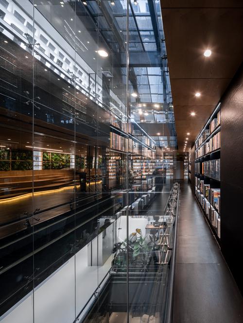 The light cone draws natural light from the roof down to all floors / CreatAR Images