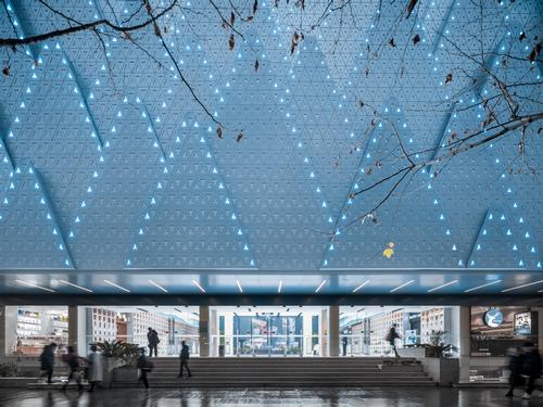 The mountain iconography is drawn through into the building's perforated aluminium façade / CreatAR Images