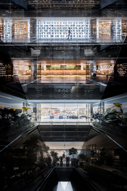 The light cone takes an inverted form of the triangle icon utilised by the designers / CreatAR Images