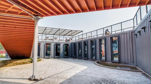 The two loops of the shape create two courtyards / Rahul Jain