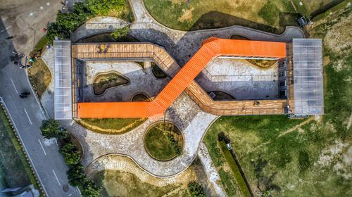 It is laid out in the shape of the infinity symbol / Rahul Jain