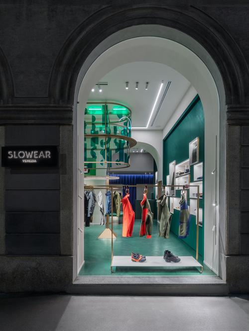 Windows on the street provide a view of the machine / Alessandro Saletta for DSL Studio