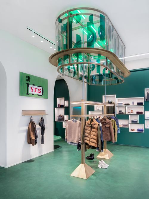 A “theatre machine” at the centre of the space that serves as a lighting feature during the day / Alessandro Saletta for DSL Studio