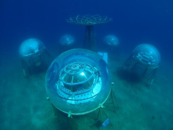 Underwater architecture: Going deep