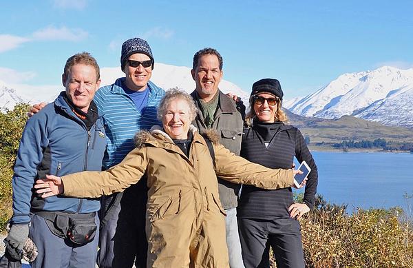 Cohen with his siblings and late mother – “the most amazing woman” 