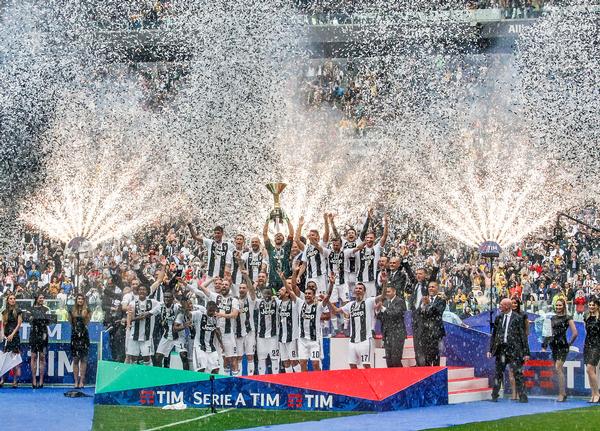 Lighting can transform a sports stadium into an immersive experience for fans / © shutterstock/cristiano barni